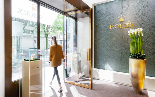 瑞可达 C 127 – Concealed underfloor drive for swing doors