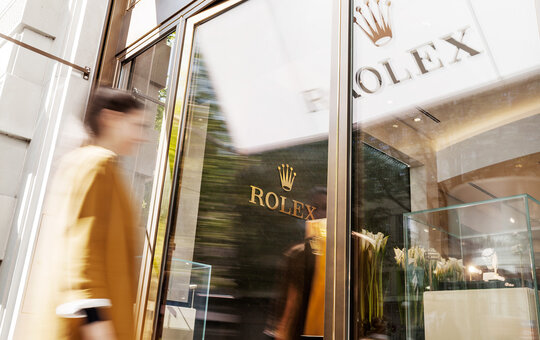 瑞可达 C 127 – Concealed underfloor drive for swing doors